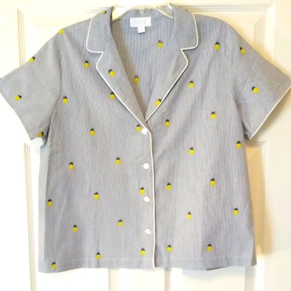 GAP Tops - Love x Gap pineapple seersucker top. Medium